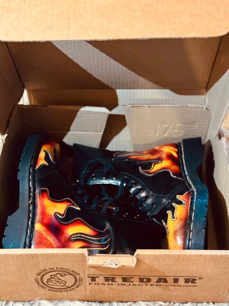Vintage Tredair Flame Boots Sz 6 Euc W/ Box